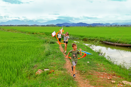 Discovery of Hue and kite making