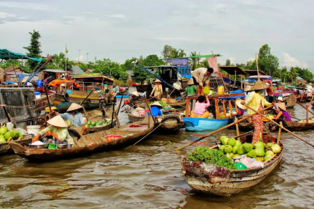 Explore Cai Be Floating Market - Full Day Tour