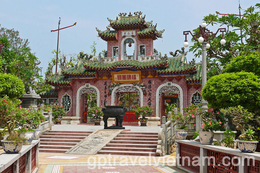 Exploration of the countryside of Hoi An by bike.