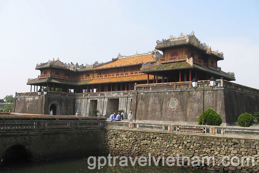  Discovery of Hue, the splendid Imperial City