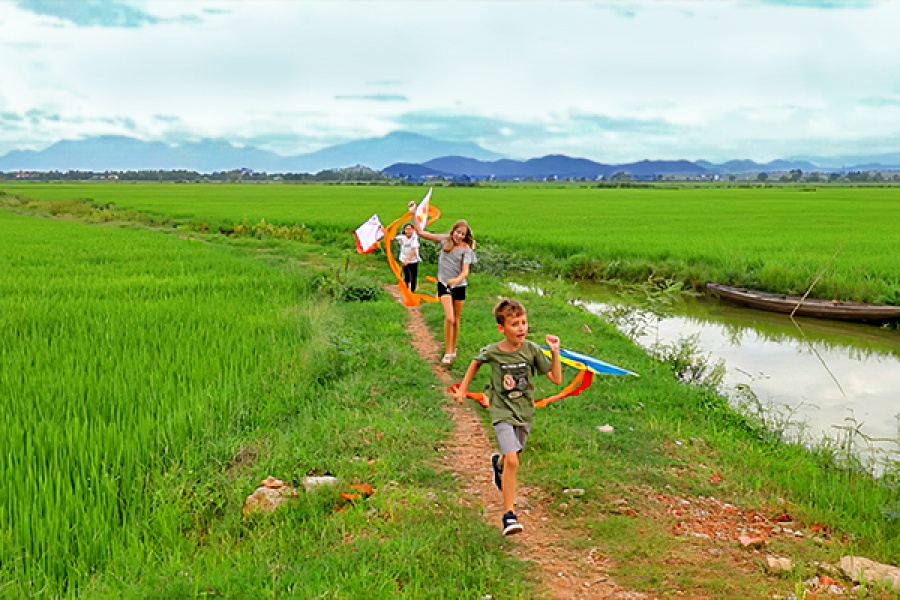 Discovery of Hue and kite making
