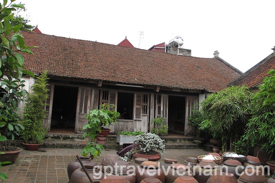 Pagode de Maître, Pagode de L’Ouest, village de Duong Lam et visite d’un atelier artisanal de fabrique de libellules