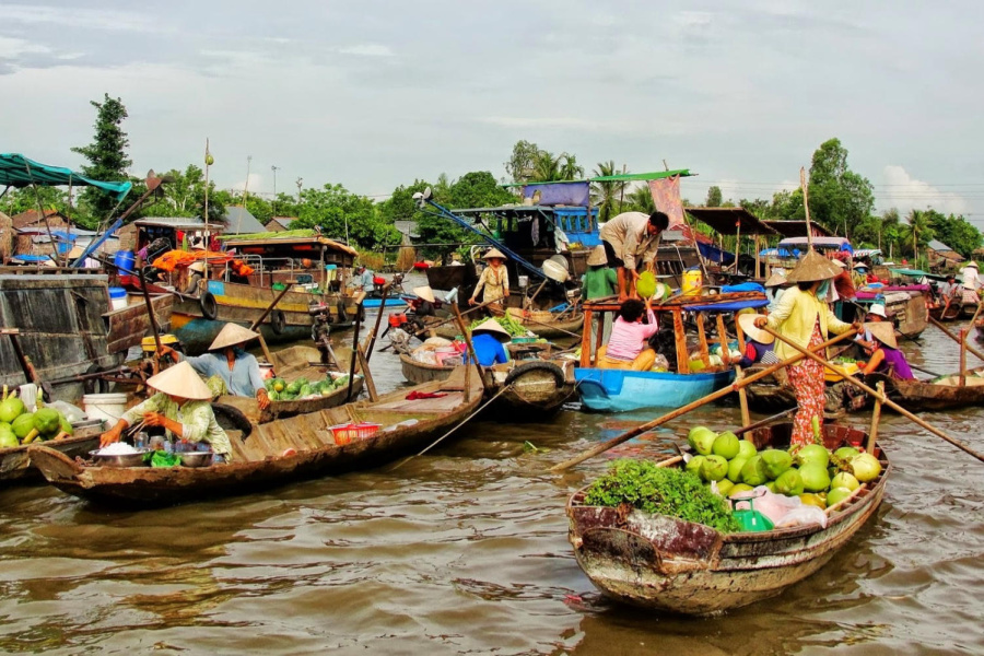 Explore Cai Be Floating Market - Full Day Tour
