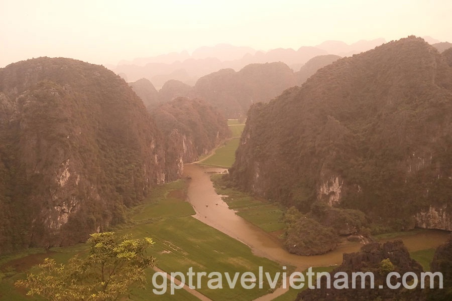 Baie d’Halong Terrestre: Hoa Lu, Trang An et Hang Mua