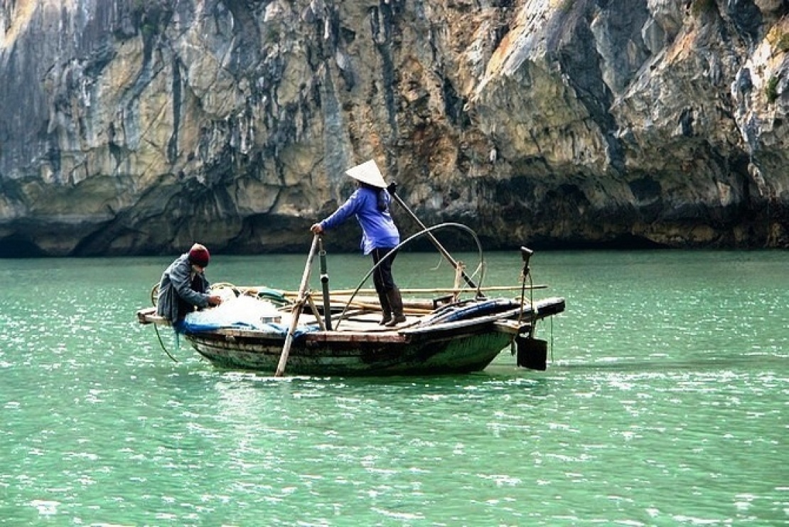 16-Boat-and-fishermen