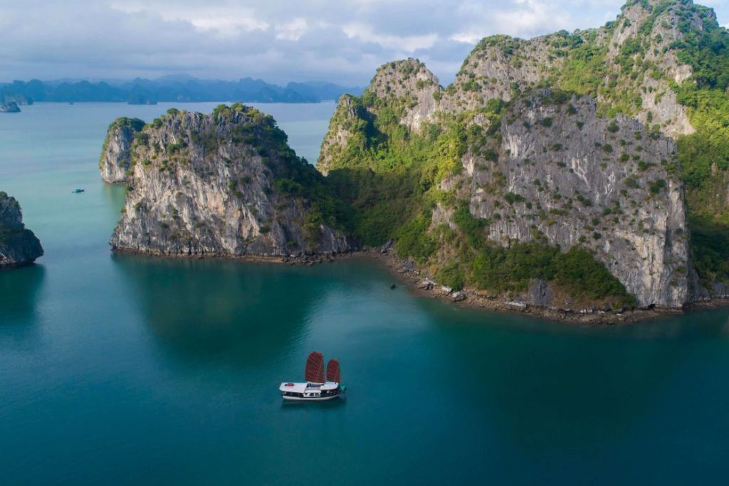 Amour, Croisière Privée D’Une Cabine En Baie De Bai Tu Long