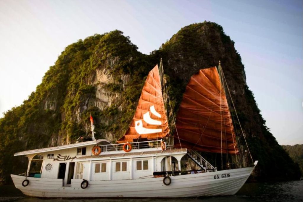 Bhaya Legend, Croisière Privée En Baie D’Halong - 1 Cabine