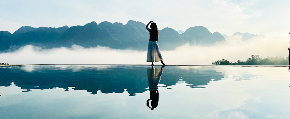 Pu Luong fog by the infinity pool